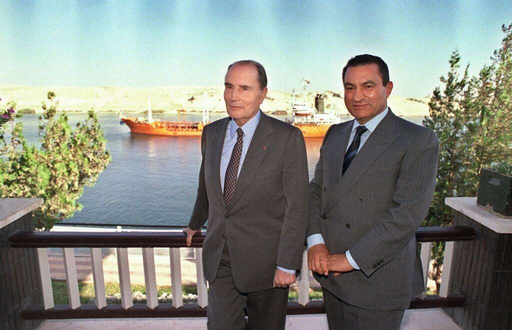Avec François Mitterrand en 1988 sur le canal de Suez -