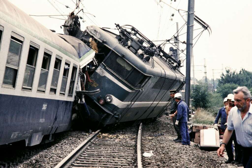 31 août 1985 en France - 43 morts et 37 blessés dans le déraillement d'un train suivi d'une collision avec un autre train à Argenton-sur-Creuse (Indre).