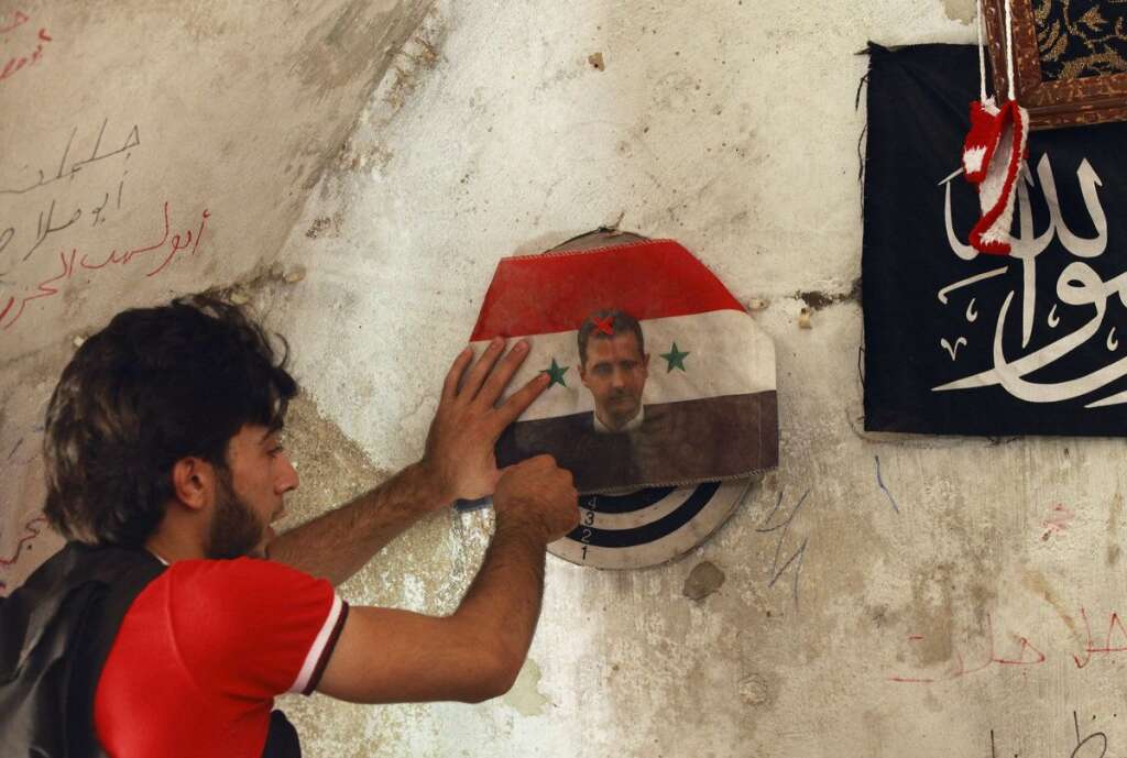 - Le portrait de Bachar el-Assad sur une cible à fléchettes. Le 28 juin 2013, dans le quartier Bab al-Nasr, à Alep.