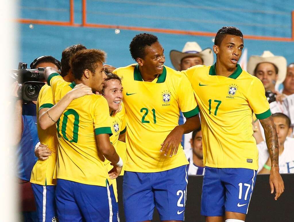 Le Brésil de Neymar - 20ème participation Vainqueur en 2002, 1994, 1970, 1962, 1985 <strong>Sélectionneur:</strong> Luiz Felipe Scolari <strong>Joueurs majeurs:</strong> Neymar, Thiago Silva, Hulk, David Luiz, Daniel Alves