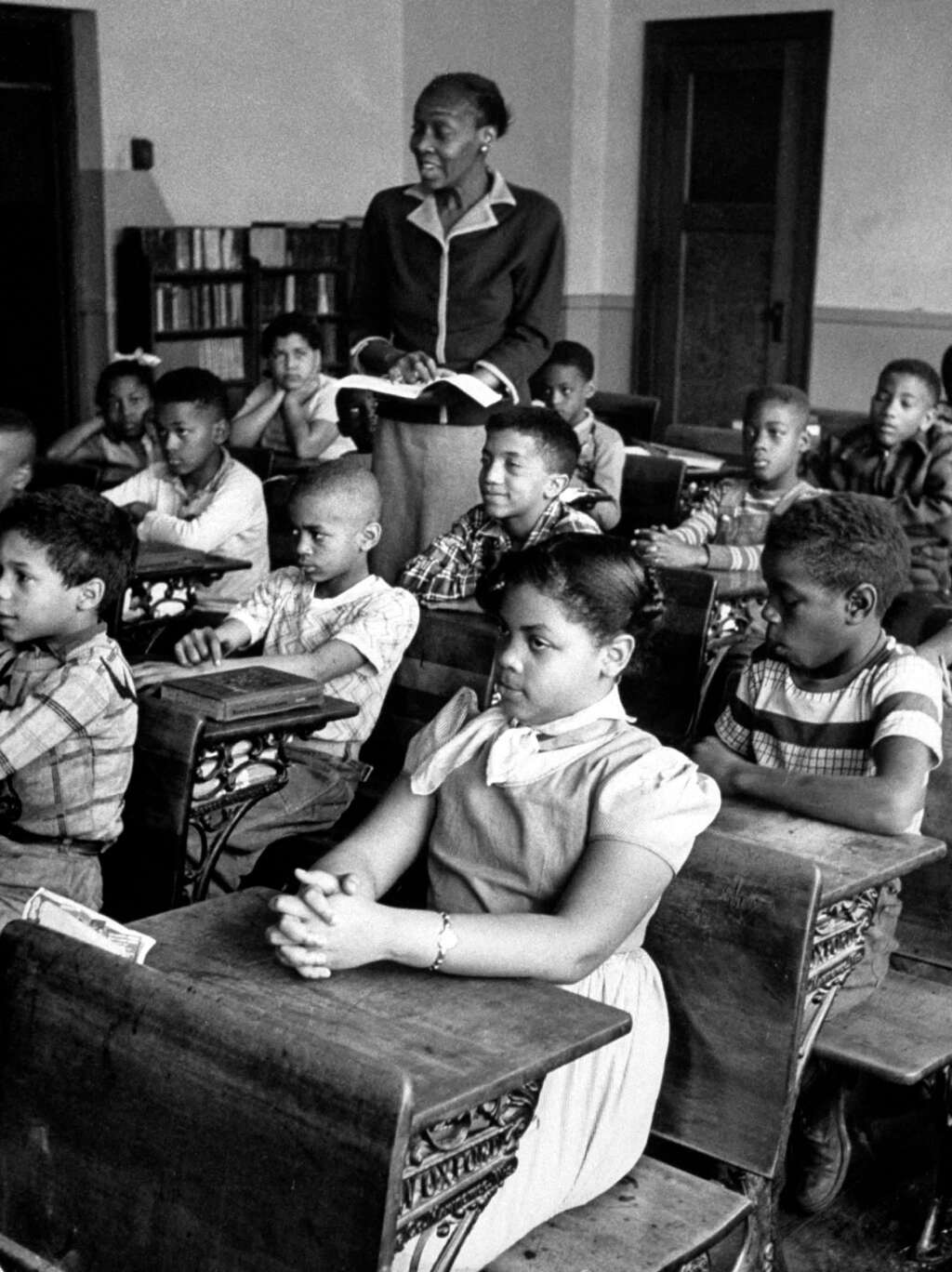 26 mars - Linda Brown - <p>Cette noire américaine dont le refus d'inscription par une école publique du Kansas a débouché en 1954 sur l'interdiction de la ségrégation raciale dans les écoles des États-Unis, est morte à l'âge de 76 ans.</p>  <p><a href="https://www.huffingtonpost.fr/2018/03/26/mort-de-linda-brown-figure-majeure-de-la-lutte-contre-la-segregation-aux-etats-unis_a_23395937/"><strong>Cliquez ici pour lire notre article sur Linda Brown</strong></a></p>