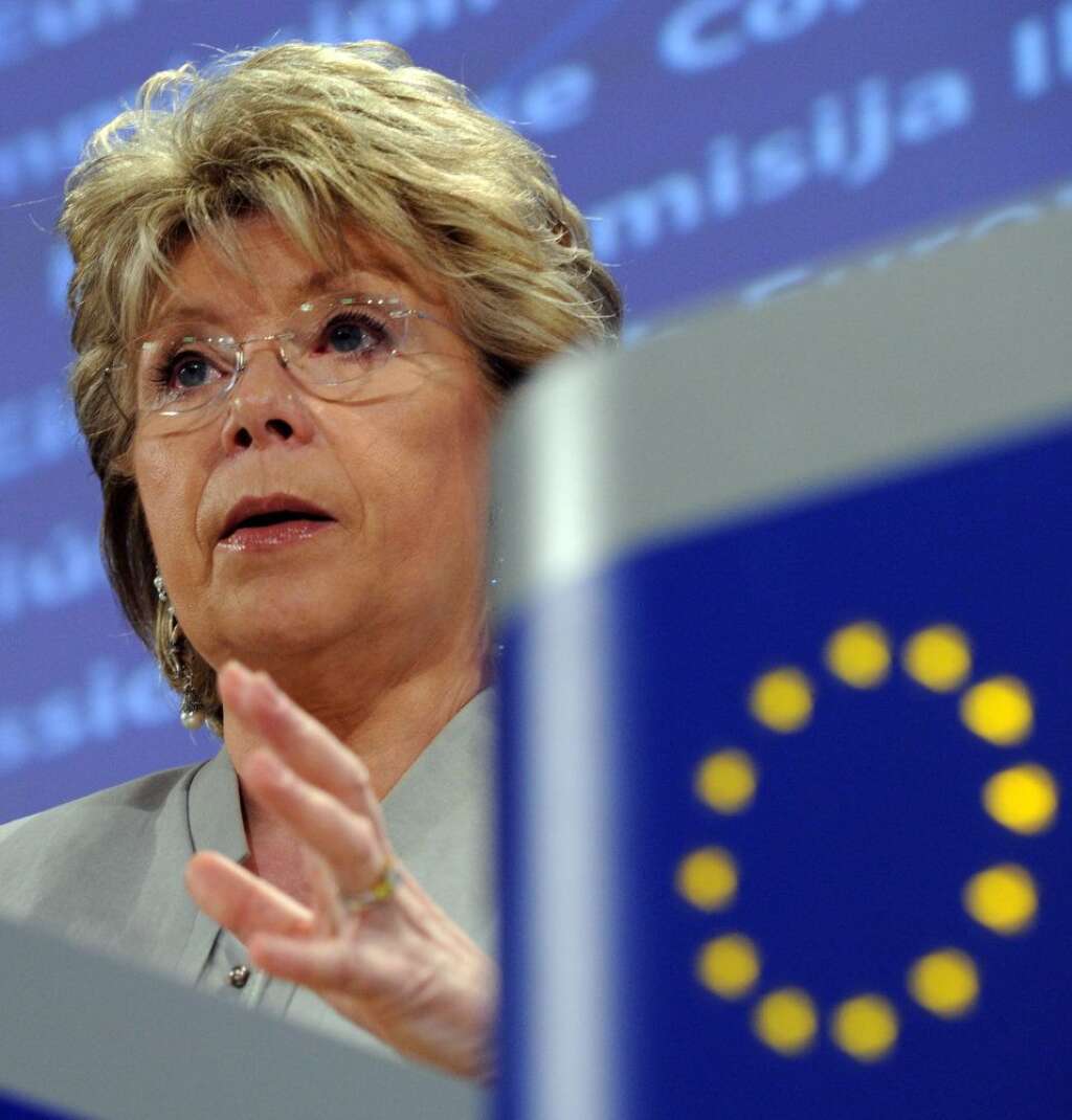 Septembre 2010: les remontrances de l'UE - La question Rom brouille les relations entre l'Etat français et la Commission européenne. La commissaire luxembourgeoise Viviane Reding compare les démantèlements de camps à la Seconde Guerre Mondiale. Tollé général.