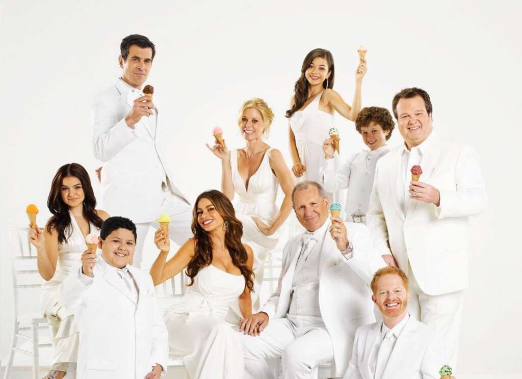 Modern Family - Diffusée depuis 2009 sur la chaîne ABC. Elle a attiré au cours de ses 3 premières saisons plus de 11 millions de téléspectateurs.