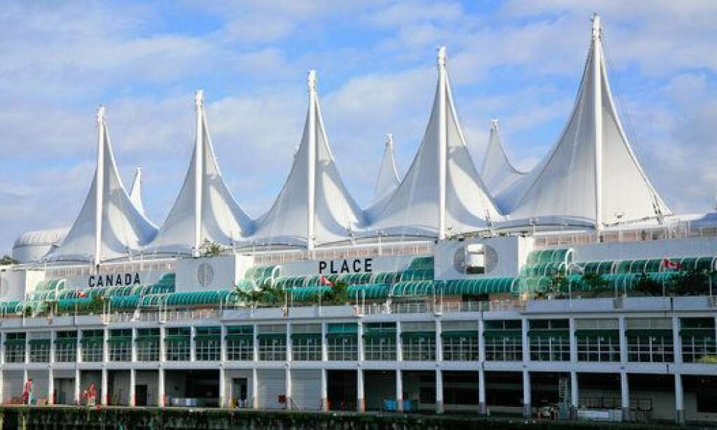 - Canada : les "voiles" de Canada Place, centre de conventions et d’activités dans le port de Vancouver, Colombie Britannique