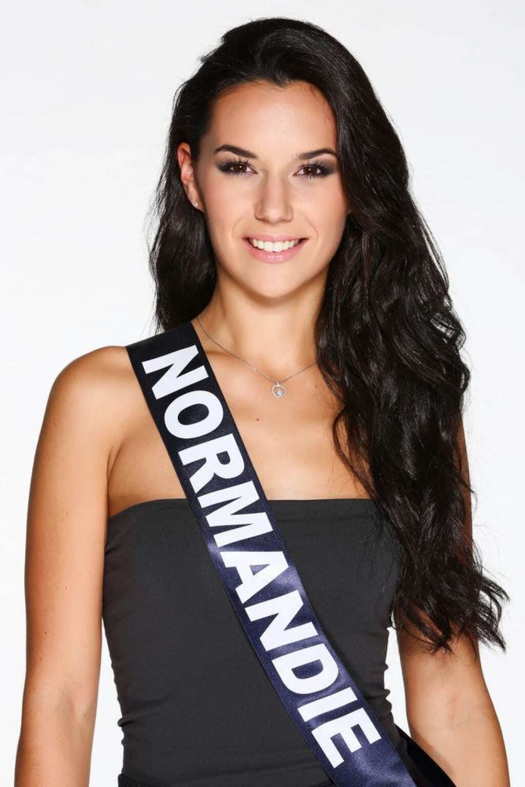 Miss Normandie: Estrella Ramirez - 23 ans, responsable d'une boutique d'horlogerie.