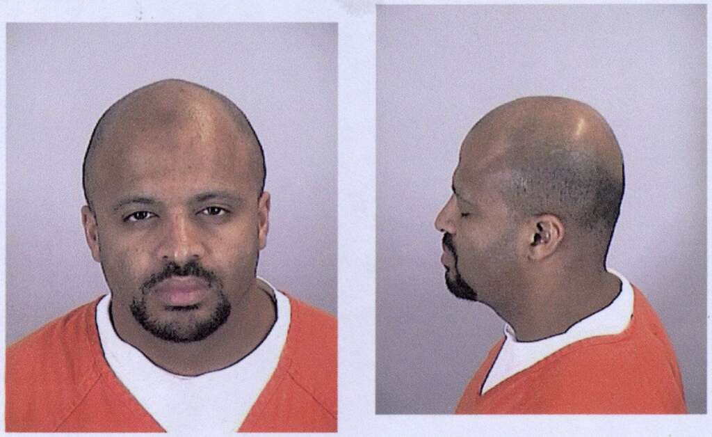 Zacarias Moussaoui - Français Zacarias Moussaoui a été arrêté le 17 août 2001, quelques semaines avant le 11-Septembre aux Etats-Unis. Il a été condamné en mai 2006 à la prison à vie pour complicité dans ces attentats par un tribunal fédéral en Virginie. Une condamnation confirmée en appel en janvier 2010. Il purge sa peine à l'isolement, dans une prison de très haute sécurité dans le Colorado.