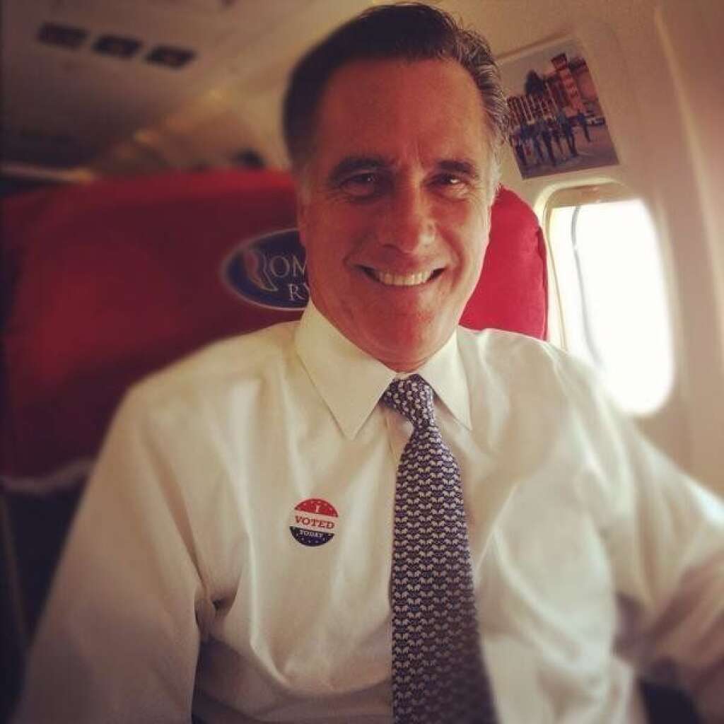 Romney dans son avion après son vote -
