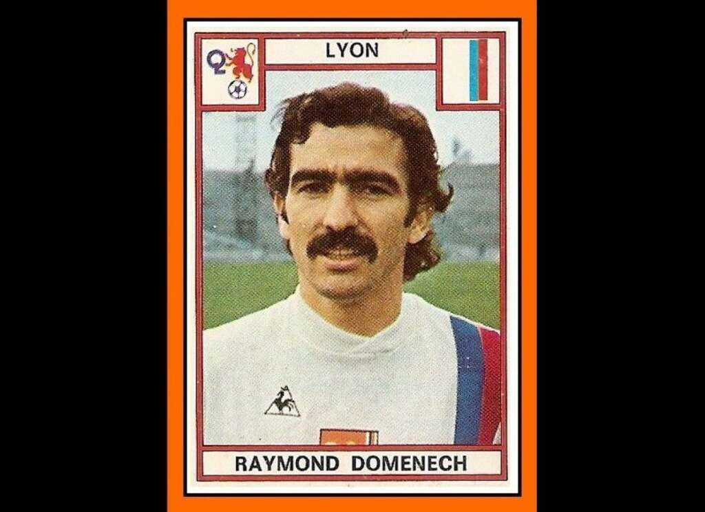 Raymond Domenech - L'ancien coach des Bleus avait encore la moustache lorsqu'il jouait à l'OL.