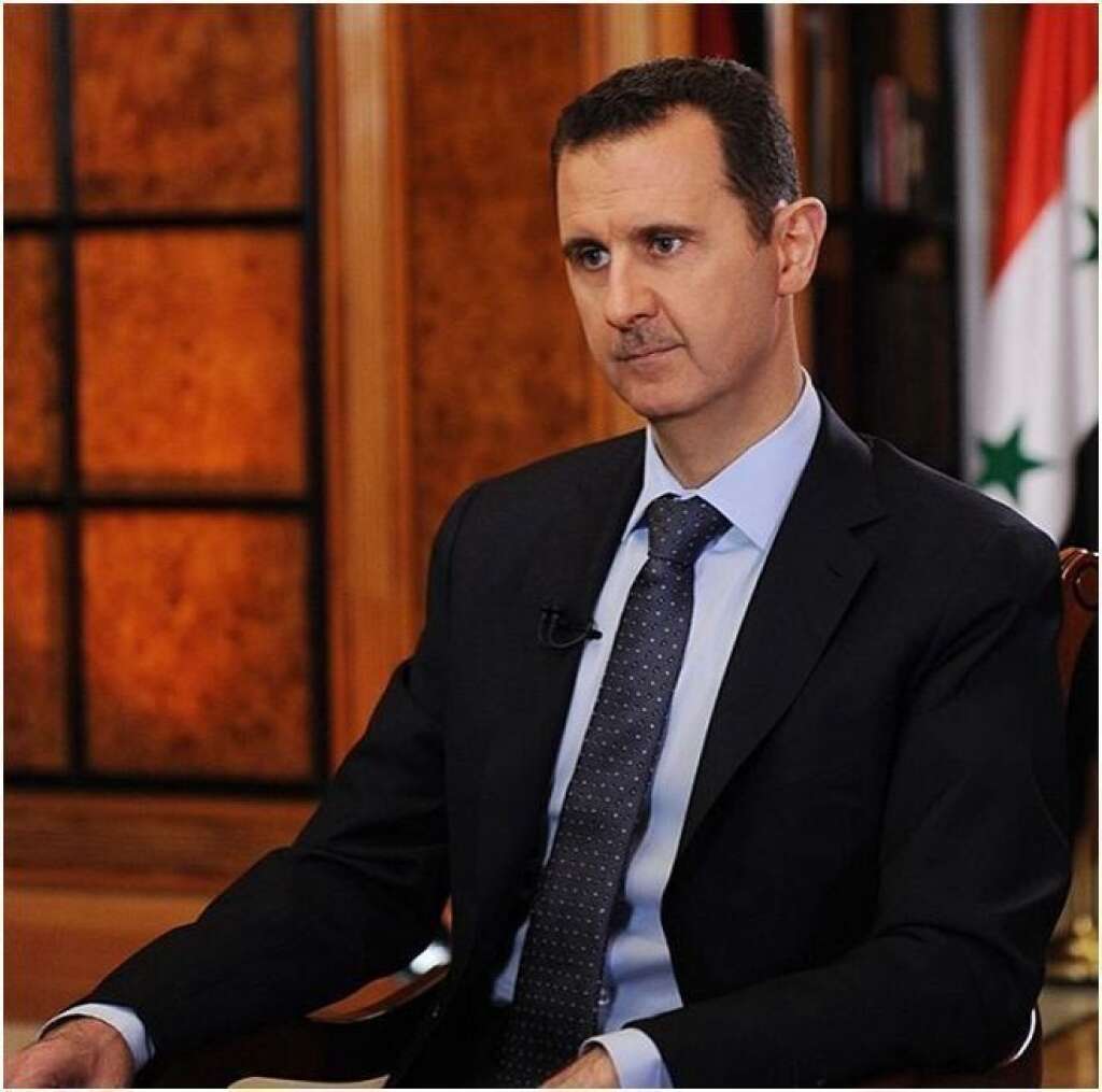 Les cessez-le-feu - Mi-août 2011, Bachar el-Assad s'entretient avec le secrétaire général des Nations unies Ban Ki-moon et<a href="http://www.liberation.fr/monde/2011/08/18/syrie-bachar-al-assad-a-promis-la-fin-des-operations-militaires_755595" target="_blank"> lui assure que les opérations militaires contre les opposants sont ont "cessé"</a>. Le conflit ne connaît pourtant aucun relâchement.  En avril 2012, le régime syrien annonce à nouveau qu'il stoppera ses opérations militaires face à un ultimatum fixé par l'ONU. Mais encore une fois, la promesse n'est pas tenue et le régime refuse de baisser les armes devant les "terroristes", dénomination employée par Damas pour parler des rebelles.