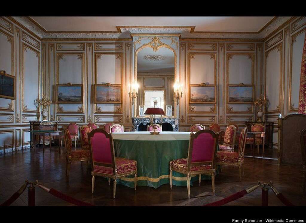 Jean-Baptiste Boulard - Château de Versailles, petit appartement du roi, cabinet des jeux de Louis XVI.  <em>Chaises de Jean-Baptiste Boulard (1785), encoignures de Jean-Henri Riesener (1774).</em>