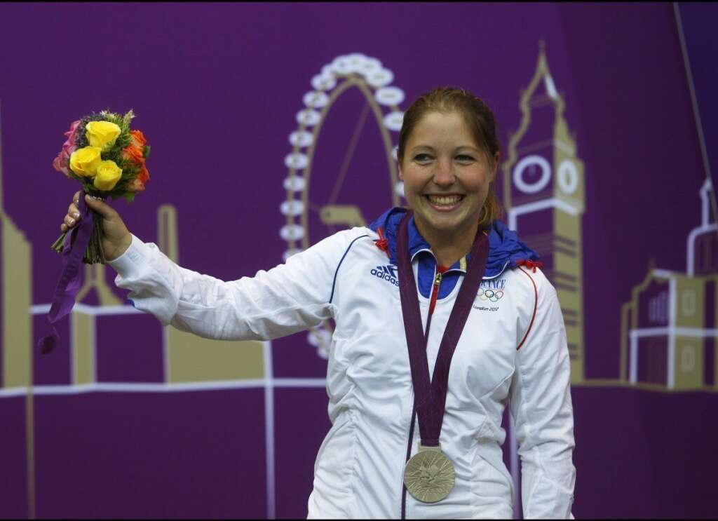 Céline Goberville - Argent - Première médaillée française, elle prend l'argent au tir au pistolet à 10 mètres.