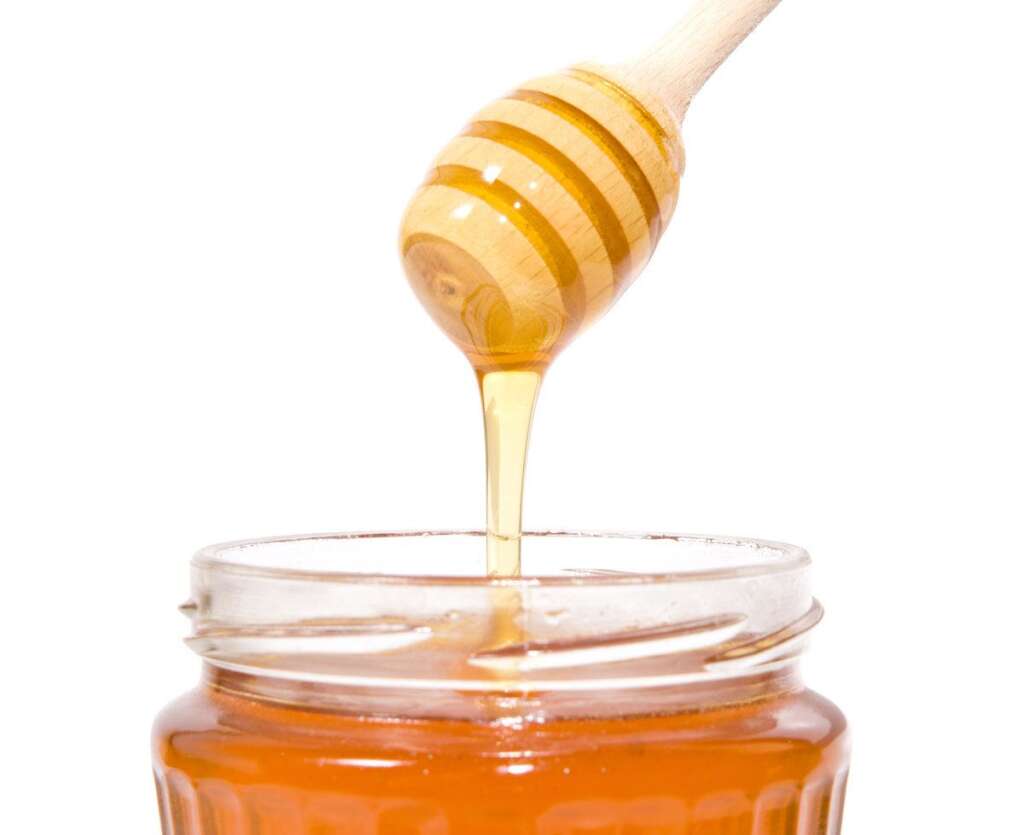 Troisième ingrédient : quelque chose de sucré - Cela peut être du miel, du sucre de canne, du sucre roux, c'est vous qui voyez.