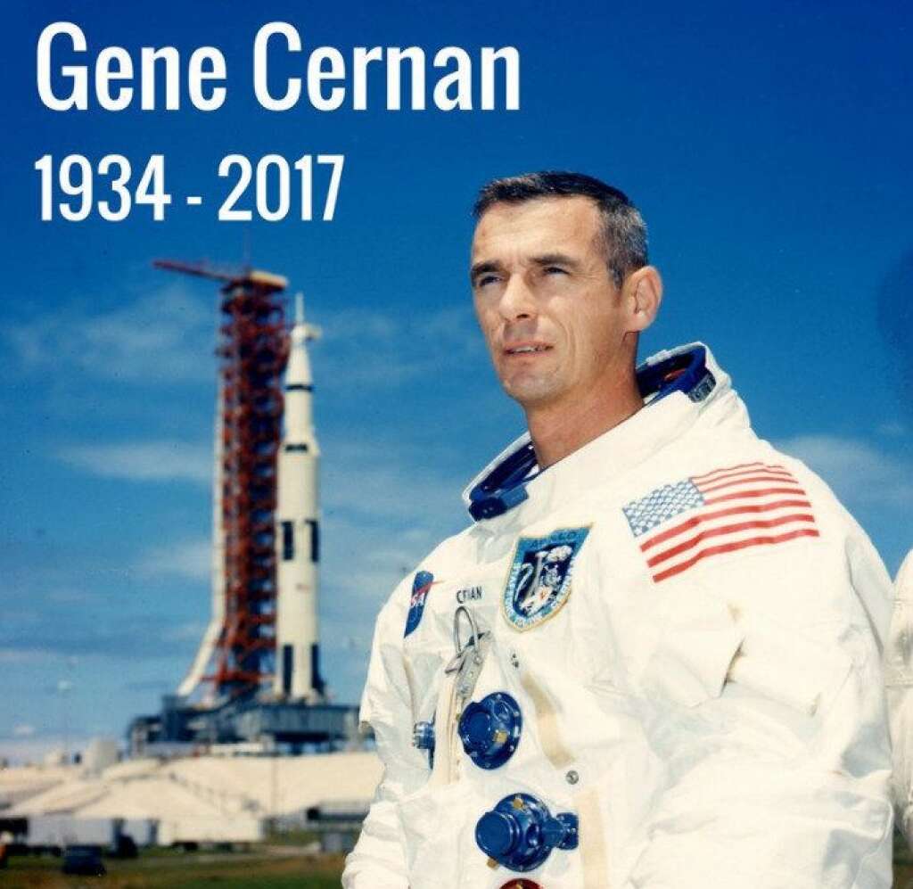 16 janvier - Gene Cernan - <p>Gene Cernan, un ancien astronaute américain, dernier homme à mettre le pied sur la lune, est mort lundi 16 janvier 2017. Il avait 82 ans.<b> </b></p>  <p>Cernan était le commandant d'Apollo 17- la dernière mission lunaire et l'un des derniers vols d'Apollo - en décembre 1972. Quand il est sorti du module lunaire "Challenger" il est devenu la 11e personne à marcher sur la lune.<b> </b>Son pilote Jack Schmitt, était le 12ème.</p>  <p><strong>» Lire notre article complet <a href="http://www.huffingtonpost.fr/2017/01/16/gene-cernan-le-dernier-homme-a-avoir-marche-sur-la-lune-est-mor/">en cliquant ici</a></strong></p>