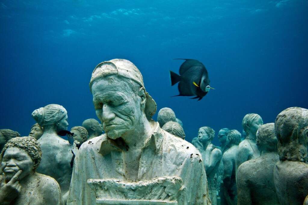 Découvrez les sculptures de l'artiste Jason de Caires Taylor - Inauguré en Novembre 2009, le musée sub-aquatique le plus grand du monde se situe dans le Parc National Maritime de Cancun au large du Mexique.