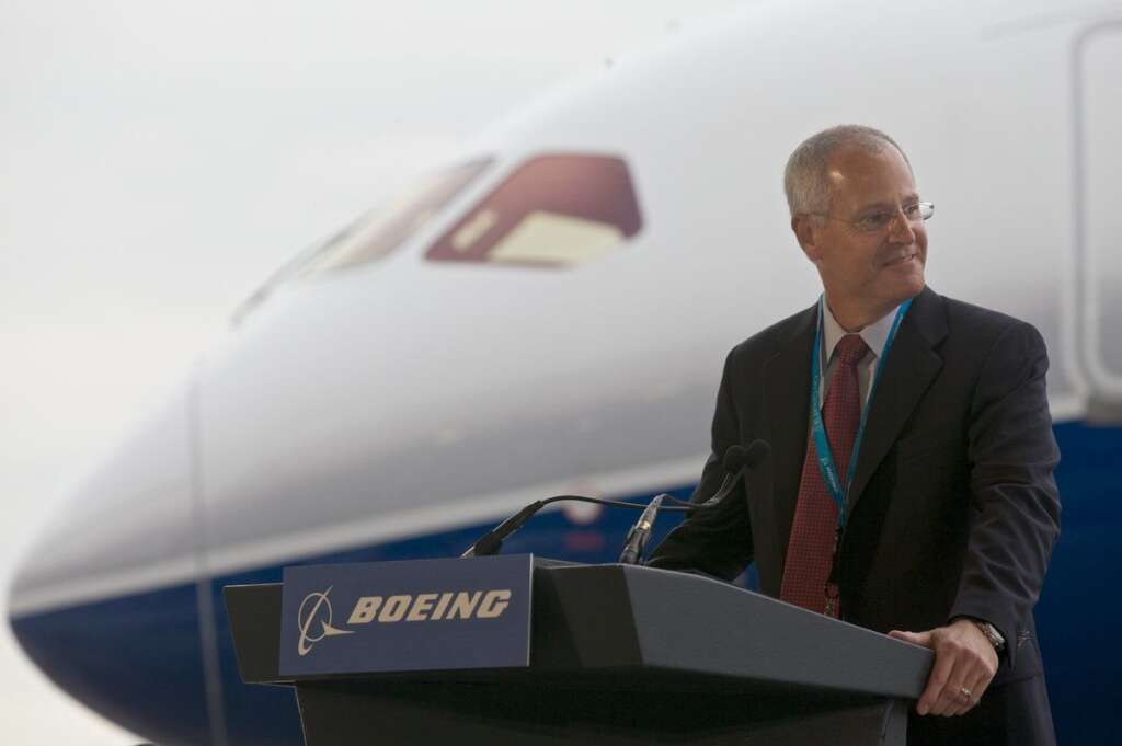 5. Boeing: +82% - Comme EADS et Safran en France, Boeing peut également refermer 2013 avec le cœur léger: l’aéronautique se porte bien. Chiffre d’affaires à deux chiffres en fin d’année (+11%), bénéfice supérieur aux attentes, l’avionneur concurrent d’Airbus ne chôme pas avec 170 appareils livrés au troisième trimestre.  Mieux, le constructeur de Seattle détient <a href="http://www.lemonde.fr/economie/article/2013/10/24/les-ennuis-du-dreamliner-ne-pesent-pas-sur-les-resultats-de-boeing_3502259_3234.html" target="_blank">un carnet de commandes record de 415 milliards de dollars pour 4787 avions.</a> Et sept à huit années de travail par la même occasion.