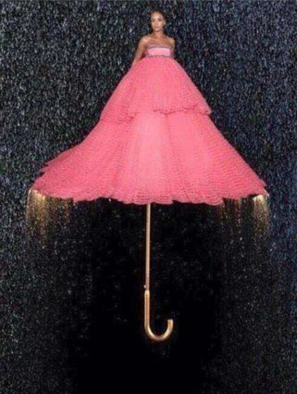 You can stand under my umbrella  (Ella ella, eh eh eh) -