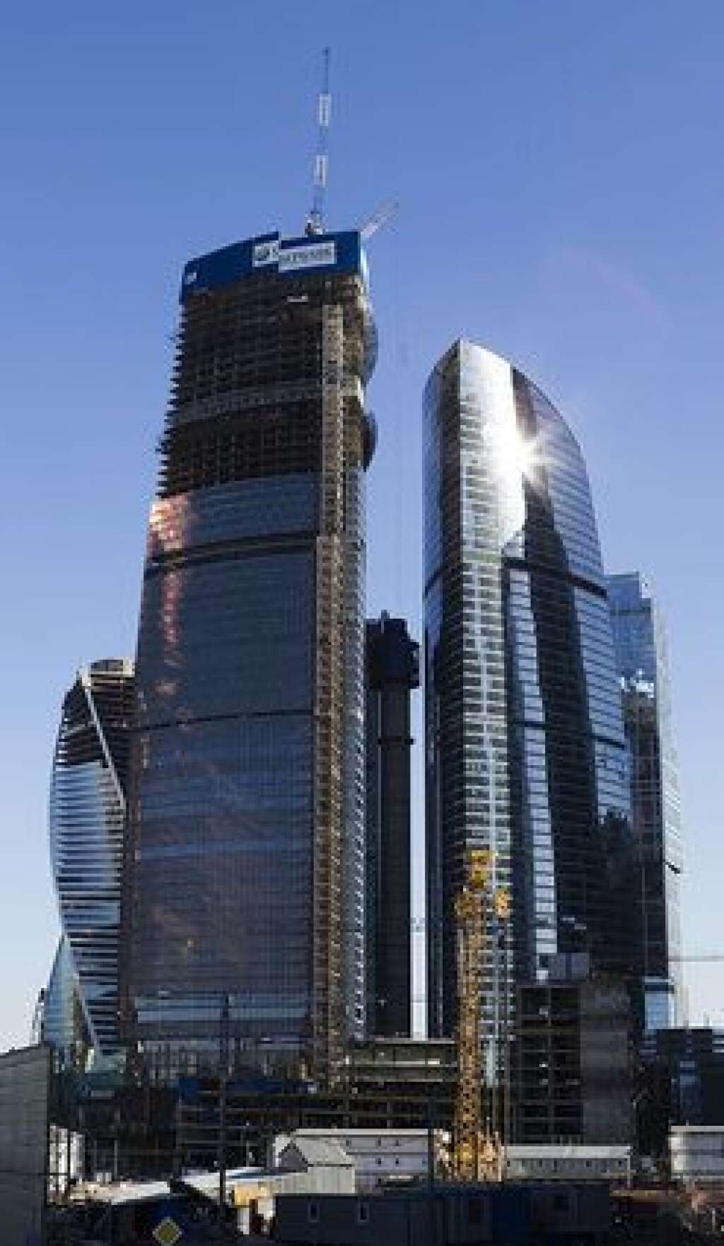 La Federation Tower à Moscou (Russie) - Après 12 années de travaux, la Federation Tower sera inaugurée dans l'année à Moscou. Située dans le quartier d'affaires de la capitale russe, ce double gratte-ciel de bureaux culminera à 360 mètres (hors pointe), pour devenir le plus haut d'Europe.