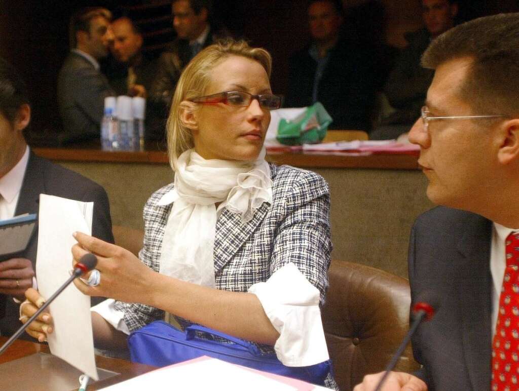 Elodie Gossuin - Miss France 2001 est conseillère régionale UMP de Picardie depuis novembre 2010 après un premier mandat (2004/2010) sous les couleurs de l'UDF.