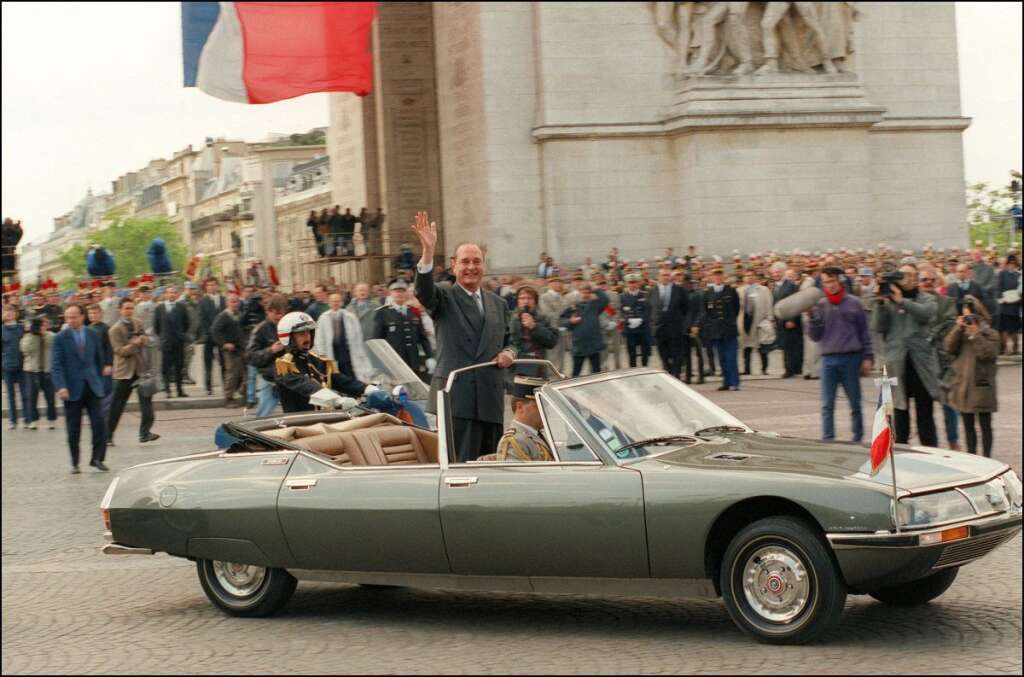 L'investiture de Jacques Chirac - A la CX avait succédé la C6, dévoilée pour la première fois au grand public le 14 juillet 2005 lors du défilé des Champs-Elysées avec toujours Jacques Chirac à son bord.