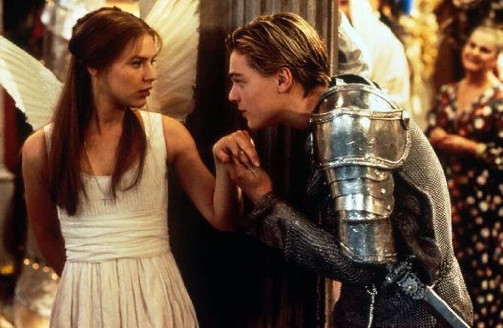 Roméo + Juliette en 1996 - C'est certainement avec cette adaptation moderne de la pièce de Shakespeare (aux côtés de Claire Danes) que Leonardo DiCaprio est découvert.