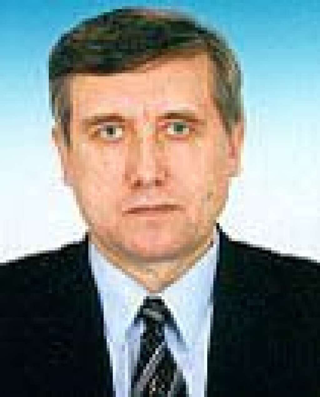 17 avril 2003 - Sergueï Iouchenkov - Le député et président du parti "Russie libérale" Sergueï Iouchenkov, 52 ans, ex-allié de l'oligarque Boris Berezovski, est abattu avec un pistolet muni d'un silencieux à l'entrée de son immeuble à Moscou.