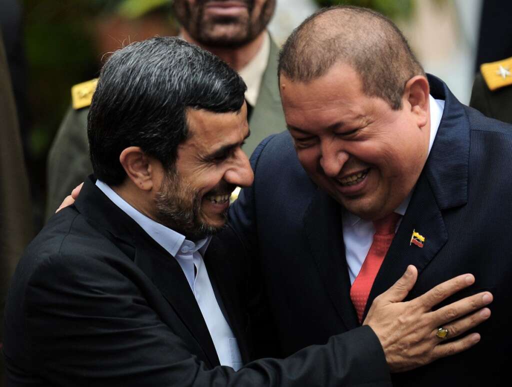 Mahmoud Ahmadinejad - Le président iranien Mahmoud Ahmadinejad a rendu hommage mercredi au président vénézuélien Hugo Chavez, décédé la veille, voyant en lui un "martyr pour avoir servi son peuple et protégé les valeurs humaines et révolutionnaires".  Affirmant que Hugo Chavez a succombé à "une maladie suspecte", Mahmoud Ahmadinejad assure que le président défunt "est en réalité un martyr pour avoir servi son peuple et protégé les valeurs humaines et révolutionnaires", dans une lettre de condoléances publiée <a href="http://president.ir/">sur le site de la présidence iranienne</a>.