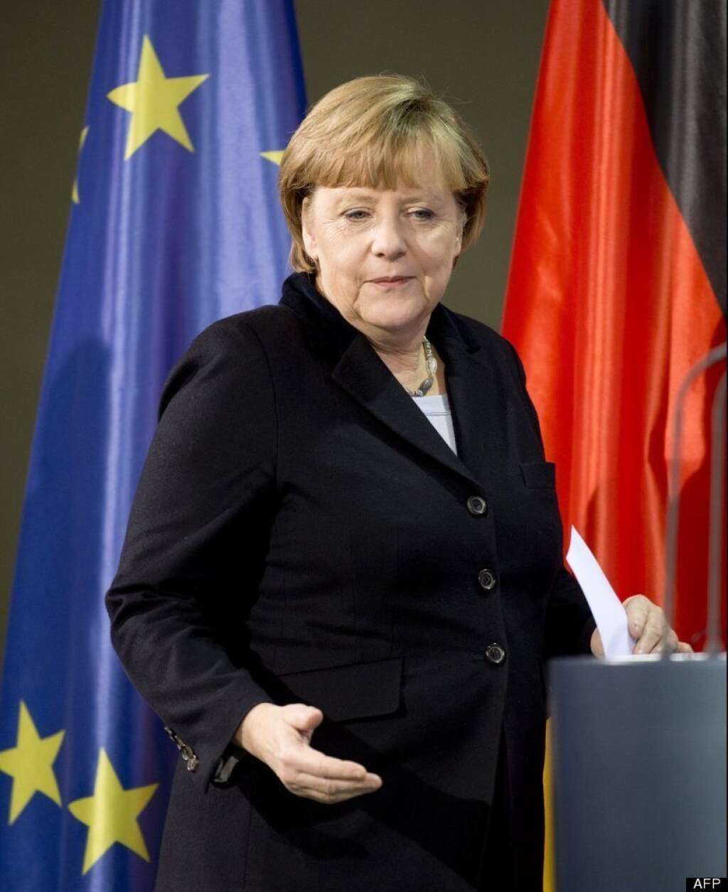 Angela Merkel - "Nous sommes naturellement prêts (...) à discuter des souhaits britanniques", a déclaré la chancelière en réponse à une question en marge d'une conférence de presse avec le président béninois Thomas Boni Yayi, tout en précisant: "mais nous ne devons pas perdre de vue que d'autres pays ont aussi des souhaits et que nous devons in fine trouver un compromis équilibré".    "Nous avons encore du temps et pour moi, ce qui est en tête de l'ordre du jour, c'est de trouver un plan budgétaire à moyen terme car cela conditionne aussi la croissance en Europe, et qu'il est également dans l'intérêt de la Grande-Bretagne que notre économie redémarre", a par ailleurs souligné Angela Merkel.