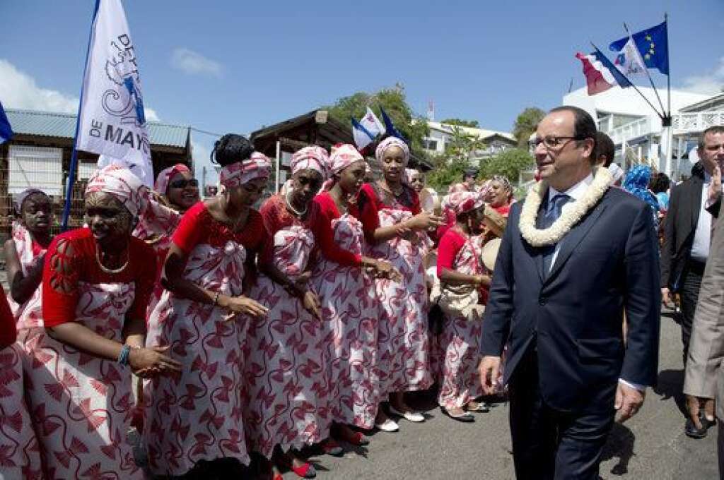 Mayotte - août 2014 - Ce déplacement dans l'océan Indien était également l'occasion de se rendre à Mayotte, devenu le 101e département français, trois ans et demi plus tôt. A l'issue de ce séjour, François Hollande s'est rendu aux Comores, la première visite d'un Président français depuis François Mitterrand.
