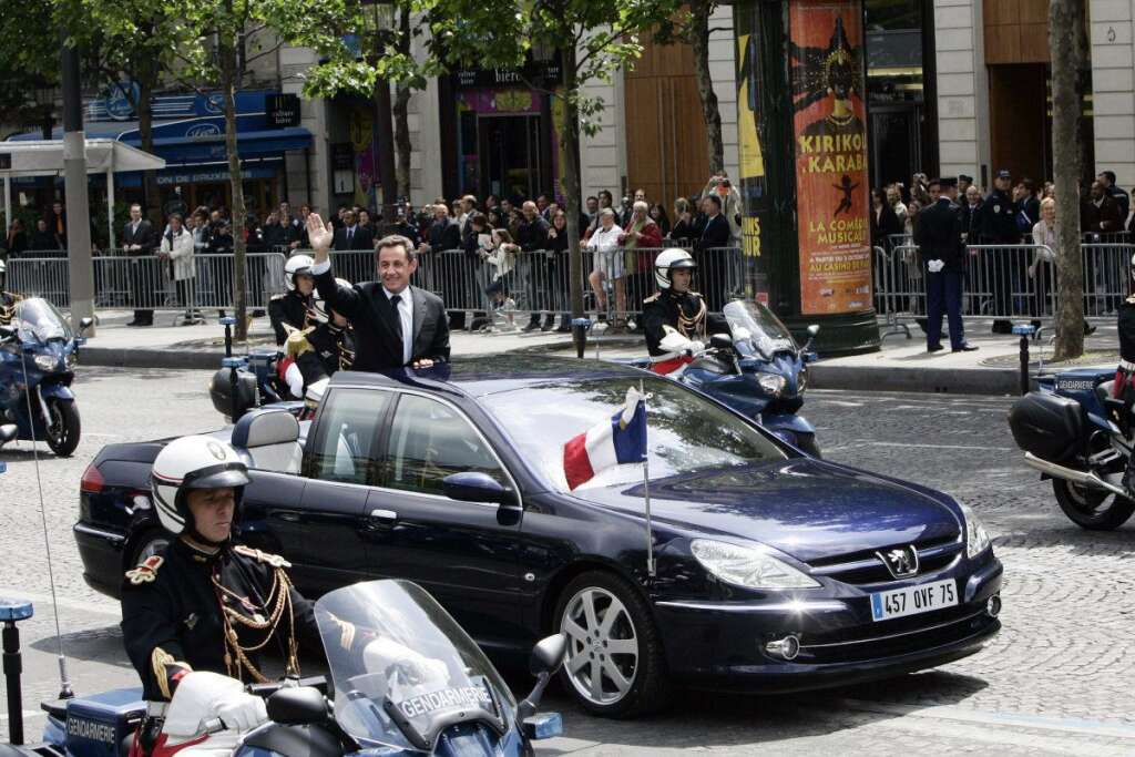 L'investiture de Nicolas Sarkozy - La C6 devient par la suite le modèle utilisé par Nicolas Sarkozy pour tous ses voyages jusqu'en 2008.
