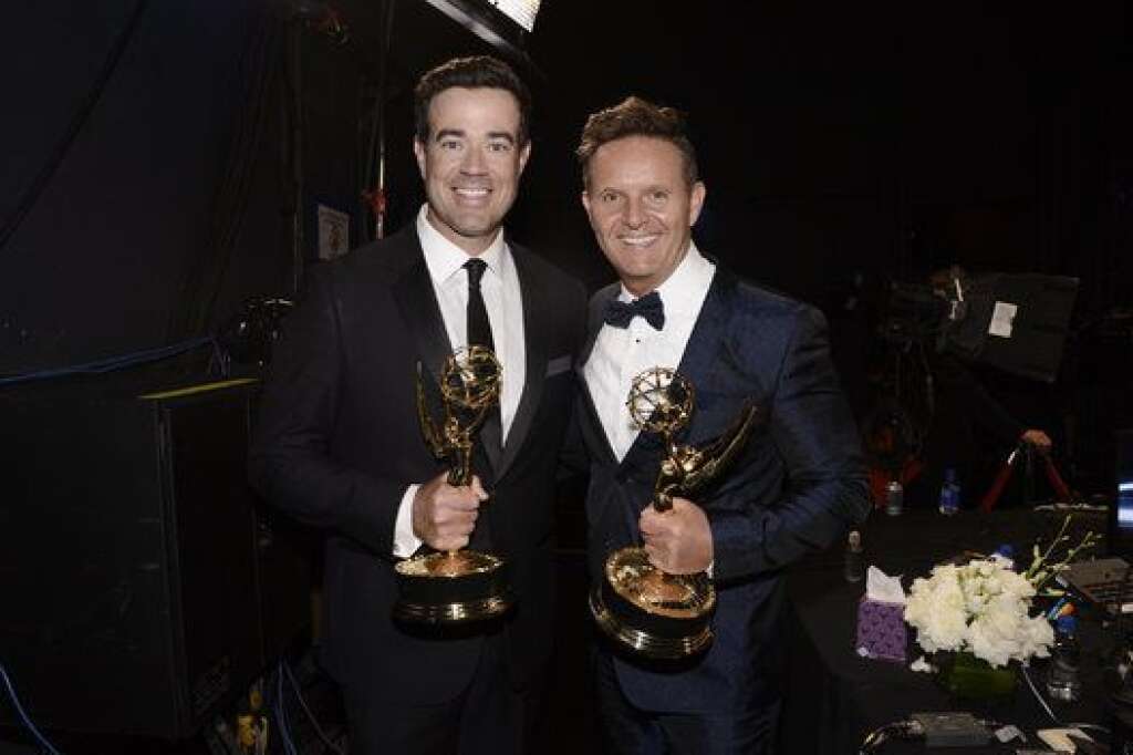 La 67ème cérémonie des Emmy Awards - Mark Burnett et Carson Daly posent dans les coulisses avec le prix de meilleur programme de compétition en télé-réalité pour "The Voice"