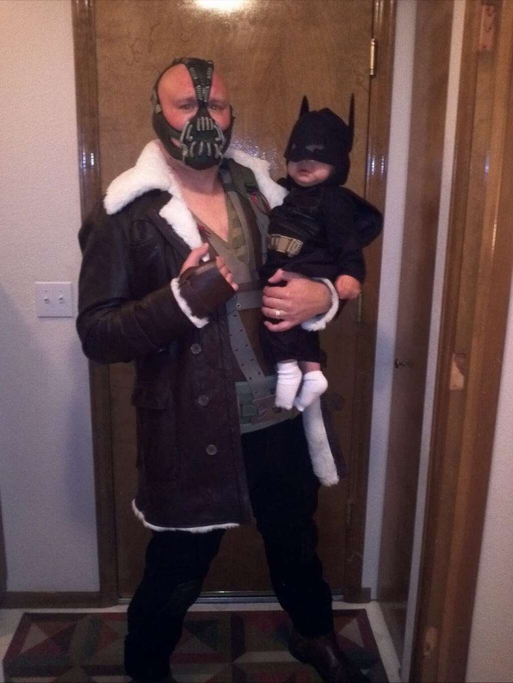 Bayne et bébé Batman - <a href="http://imgur.com/GZ5mK">SOURCE</a>