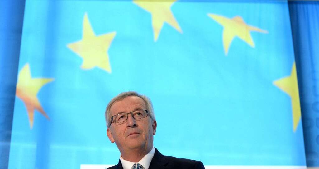 Jean-Claude Juncker, le conservateur luxembourgeois - Vieux briscard de la politique européenne, l'ancien Premier ministre démocrate-chrétien luxembourgeois Jean-Claude Juncker, 59 ans, entend jouer la carte de l'expérience.  Accusé par ses rivaux d'être l'homme de la troïka et du secret bancaire, l'ancien président de l'Eurogroupe veut polir son image pour apparaître comme "l'homme de la solidarité", celui qui a tout fait pour ne pas laisser tomber les Etats en difficulté lors de la crise financière qui a frappé de plein fouet les pays de la zone euro. Il est soutenu par l'UMP.