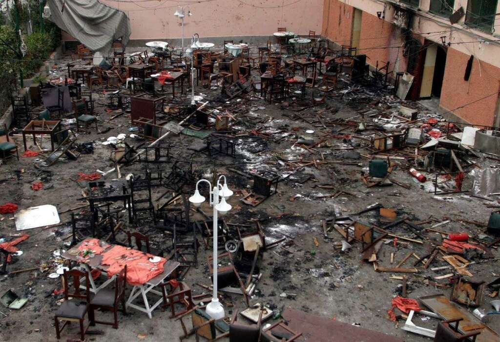 16 mai 2003 - 45 morts (dont 12 kamikazes) lors de cinq attentats quasi-simultanés au Maroc visant des restaurants et des hôtels fréquentés par des étrangers et des cibles juives à Casablanca.