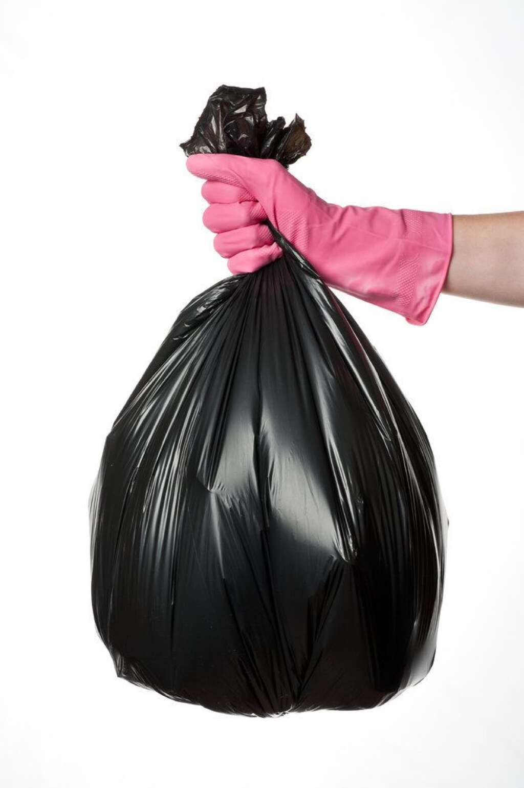 À NE PAS jeter dans le bac à couvercle jaune... - Les sacs en plastique ne sont pas recyclables. Ils sont à jeter dans la poubelle verte. Si vous avez des déchets recyclables dedans, il faut faire le tri.