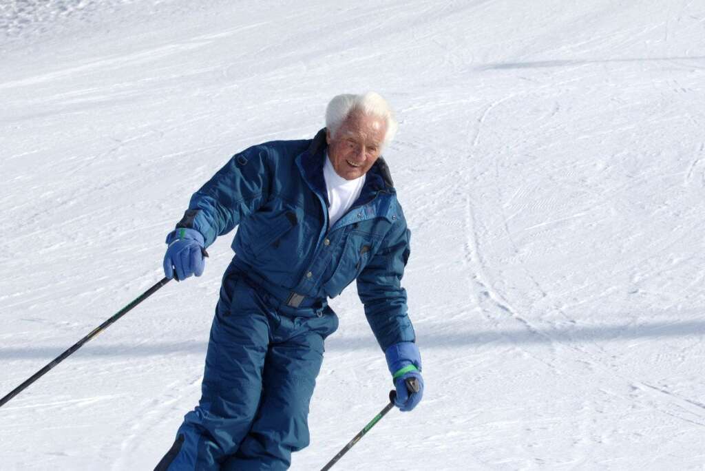 Emile Allais - Le premier médaillé olympique français de ski alpin en 1936, est mort en octobre à l'âge de 100 ans. <a href="http://www.huffingtonpost.fr/2012/10/18/emile-allais-mort-skieur-alpin-deces-disparition_n_1977268.html">Il était le premier moniteur</a> de ski diplômé de France.