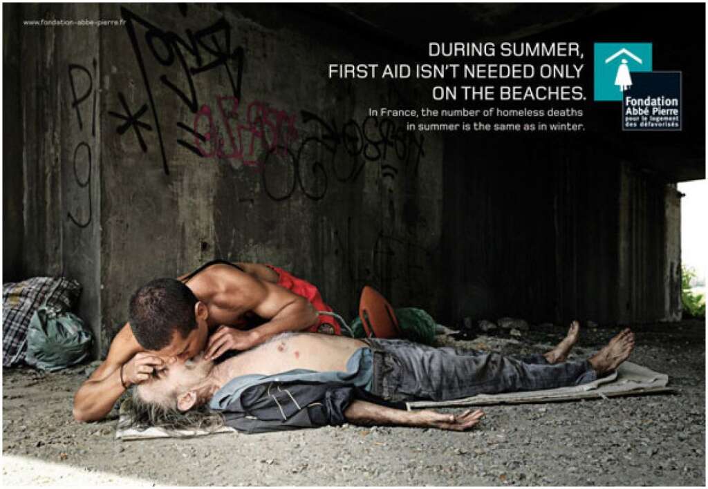 - "Pendant l'été, les premiers secours, ce n'est pas que sur la plage."