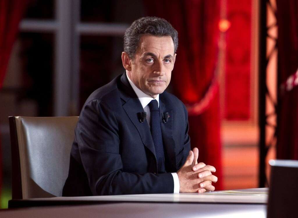 Janvier 2012: la TVA sociale prévue pour l'automne - Toujours donné perdant dans les sondages, Nicolas Sarkozy donne une grande interview diffusée par une dizaine de chaînes. Celui-ci annonce une série de mesures pour relancer la compétitivité de la France, dont la mise en place d'une TVA sociale, dite "antidélocalisation". Son objectif: financer une baisse drastique des charges sur les bas salaires pour relancer l'emploi. Mais celle-ci ne s'appliquera qu'après les élections.