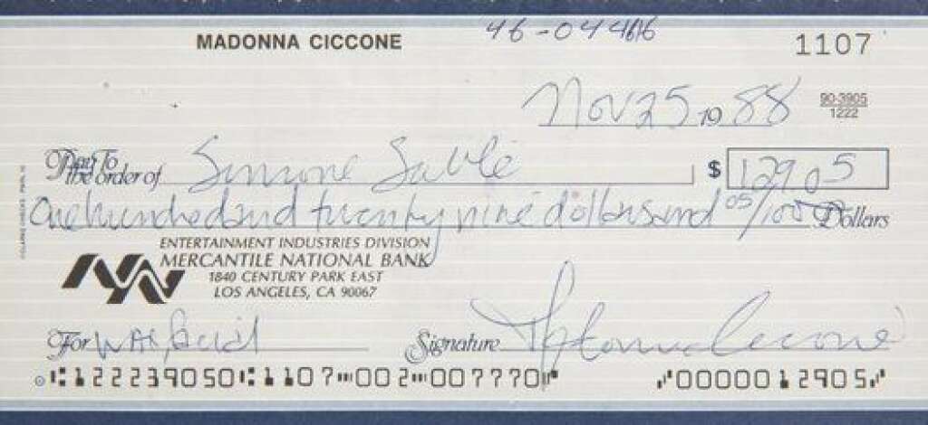 Un chèque de 129 dollars signé par la chanteuse - Estimation: 800 dollars (630 euros)
