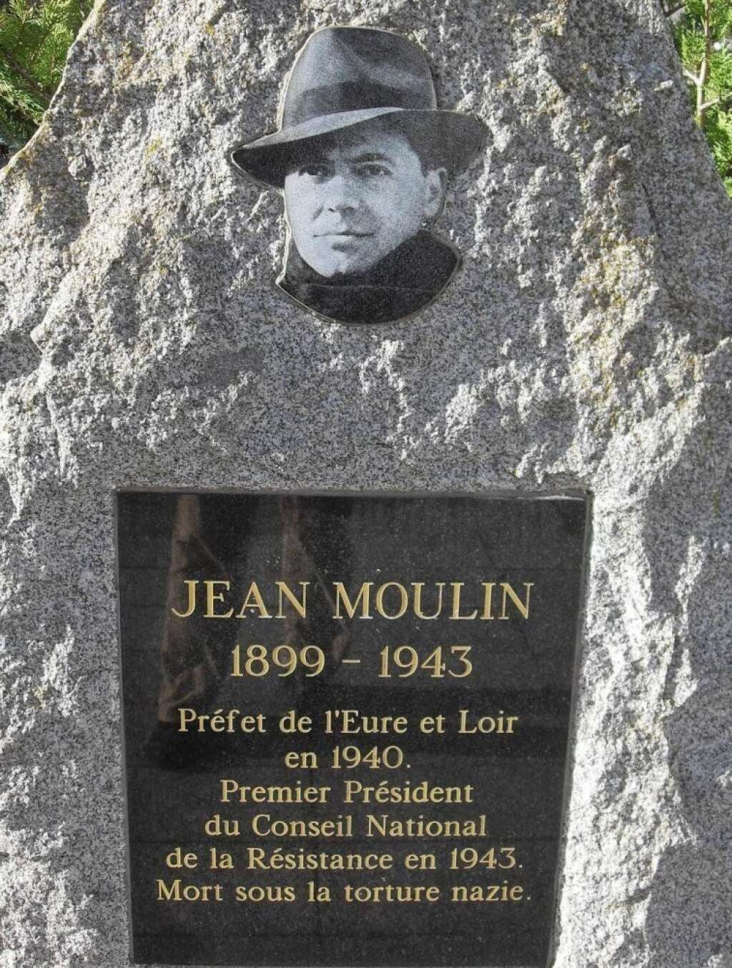 Jean Moulin (inhumé en 1964) - Héros et chef de la Résistance.