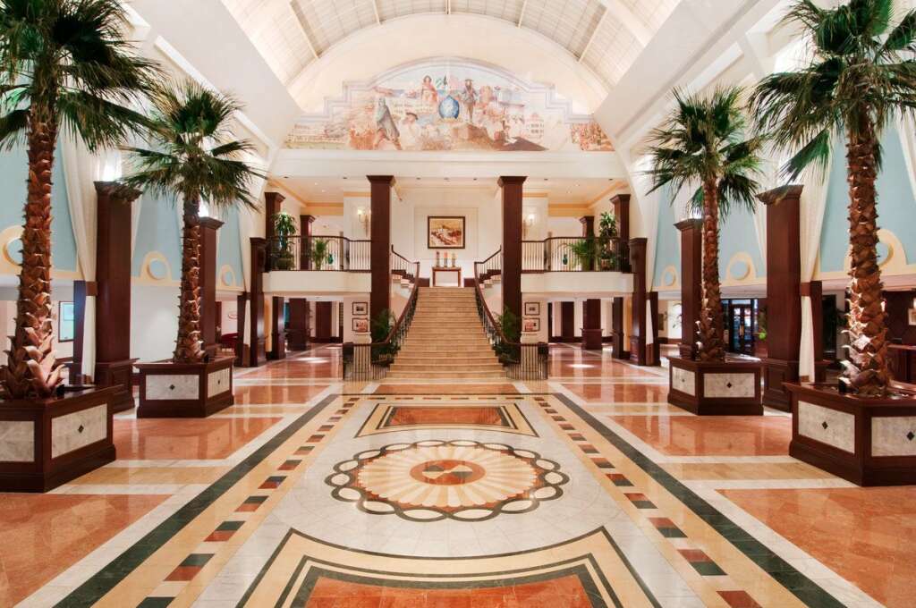 Le lobby du British Colonial Hilton - Où fut tourné <em>Opération Tonnerre</em> en 1965
