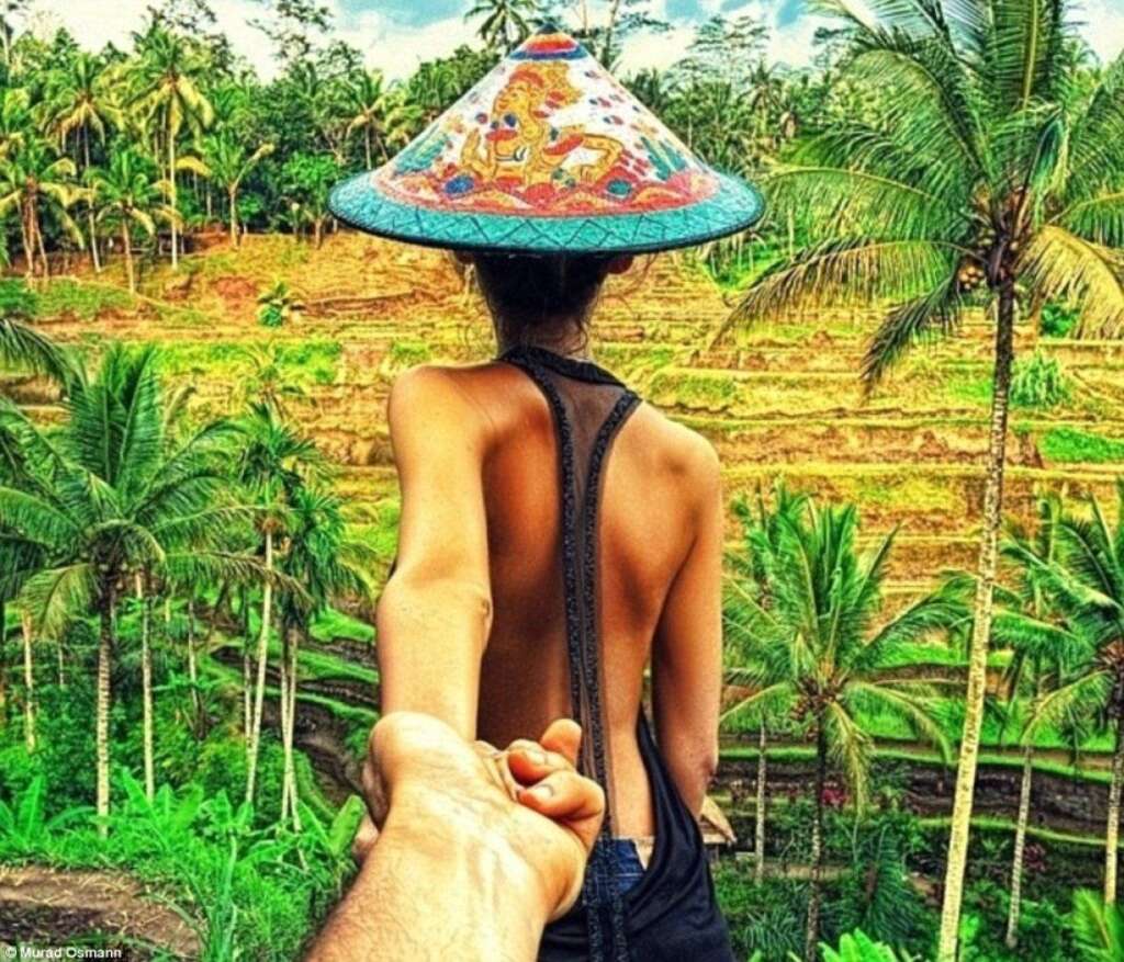 Il prend des photos de sa copine aux quatre coins du monde - À Bali (Indonésie)