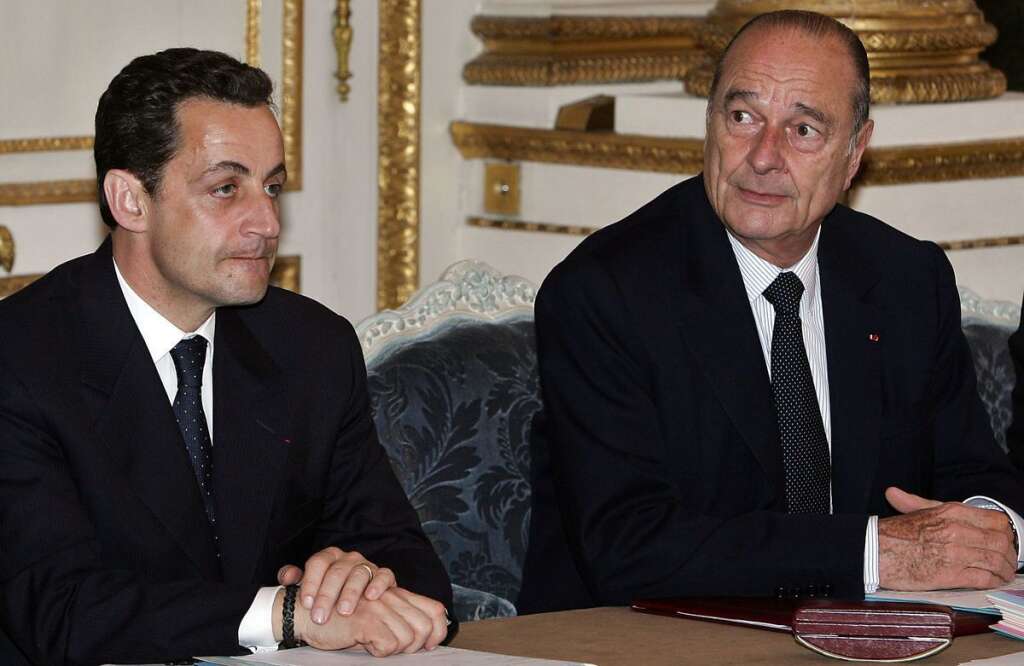 31 mai 2005: Sarkozy président et ministre - Après le désastre du rejet du Traité constitutionnel européen, Jacques Chirac change de premier ministre et nomme le président de l'UMP Nicolas Sarkozy au ministère de l'Intérieur, contrairement à la règle qu'il avait lui-même imposée