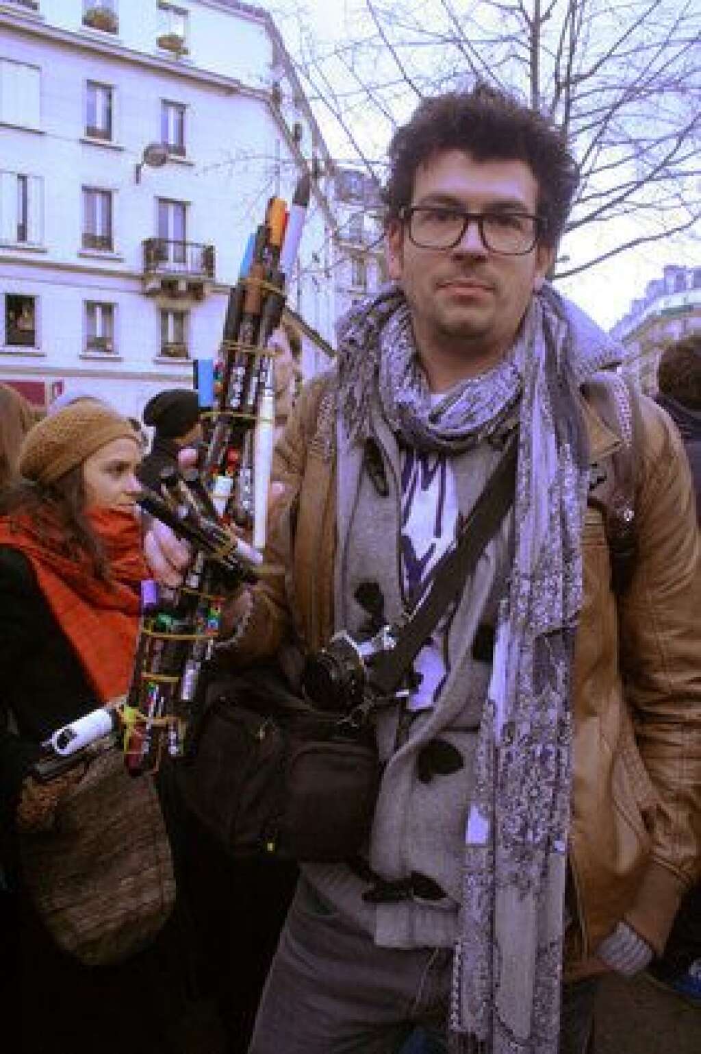 Ils sont Charlie - Jean-Nicolas Germain, 30 ans, éducateur spécialisé/  "Je suis là aujourd'hui parce qu'au quotidien, en tant qu'éducateur spécialisé, mon arme, c'est le stylos. J'ai pas les mots mais j'ai les stylos".