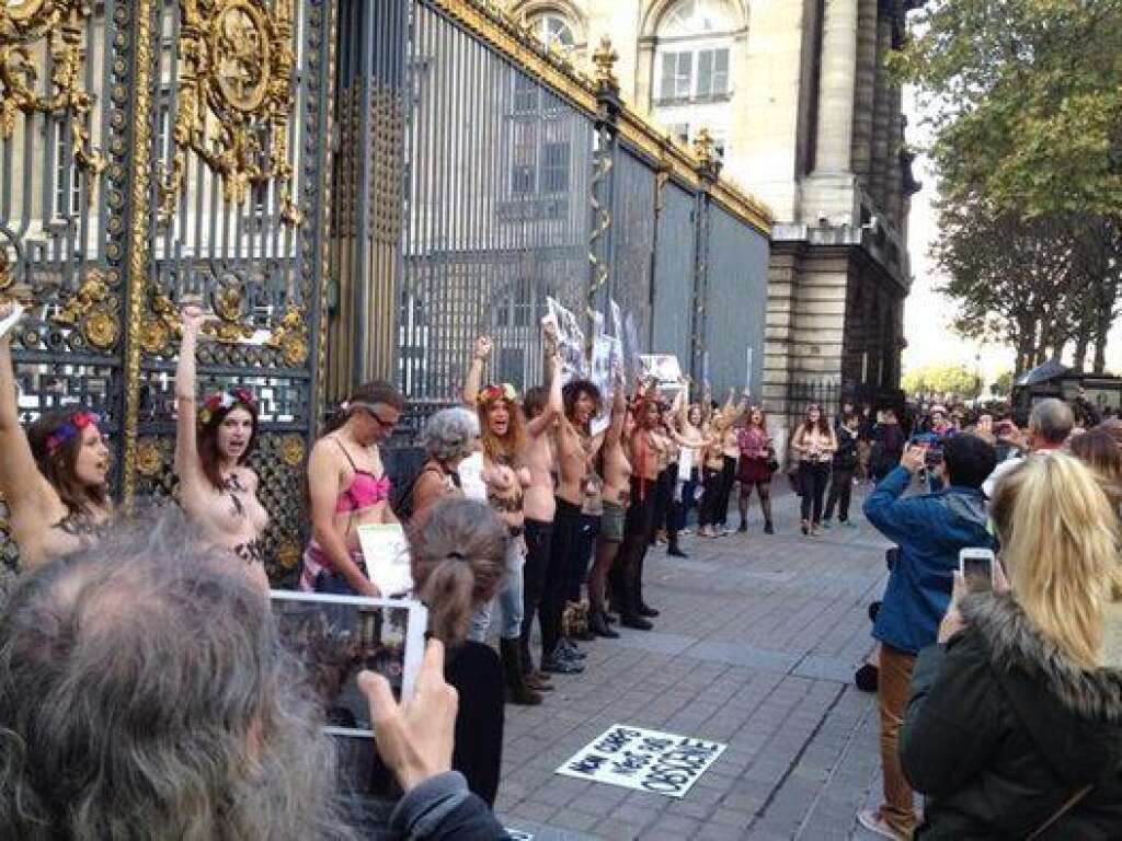 Contre la pénalisation des Femen - Les Fement et leurs sympathisants ont manifesté devant le Palais de Justice pour dénoncer la condamnation de l'une des leurs pour exhibitionnisme.