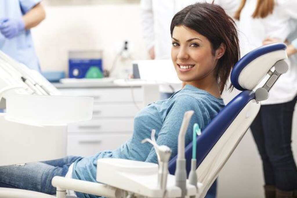 - Vous avez subi un soin dentaire (avec un délai variant de vingt-quatre heures après le traitement d’une carie, à une semaine après un détartrage ou une avulsion dentaire ou un traitement de racine), en raison d’un risque de passage de bactéries dans le sang.