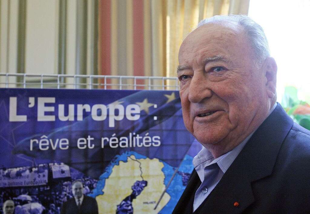 6 mars - Maurice Faure - L'ancien ministre de Guy Mollet et François Mitterrand, dernier signataire vivant du traité de Rome instituant en 1957 la naissance de la CEE, s'est éteint à l'âge de 92 ans.