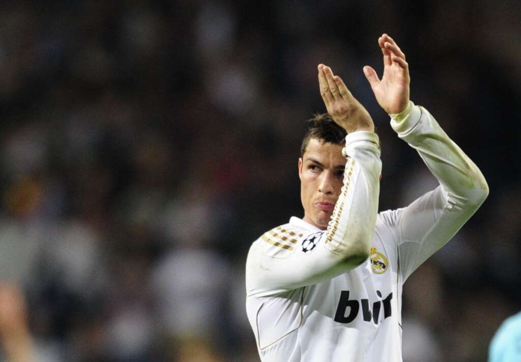 Cristiano Ronaldo (Real Madrid): 13 M€ bruts/an - Le Portugais, outre son salaire annuel touchait aussi 700.000 euros de primes et 15,5 M€ de contrats publicitaires.