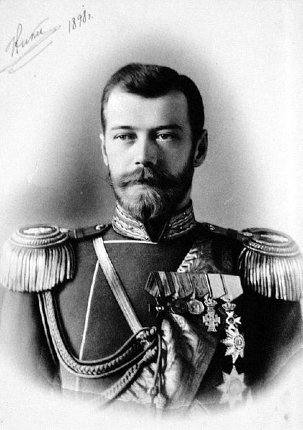5. Le Tsar Nicholas II de Russie - Dernier empereur de Russie, (1868-1918) 300 milliards de dollars