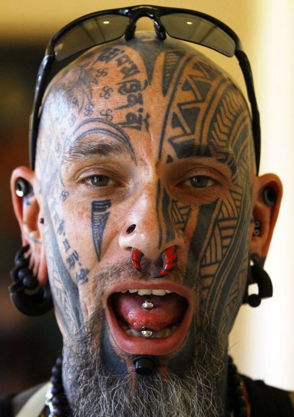 Les tatouages les plus fous - Le tatoueur britannique Karma Webb pendant la convention de Katmandou au Népal, avril 2011.