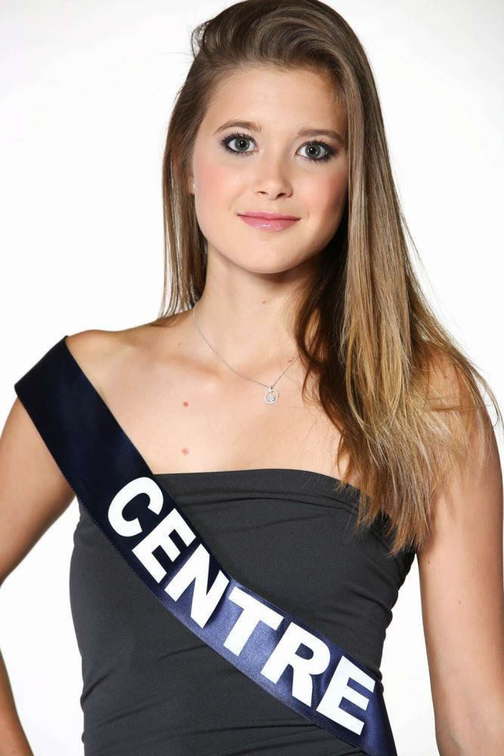 Miss Centre: Amanda Xeres - 19 ans, étudiante en deuxième année de biologie et chimie.